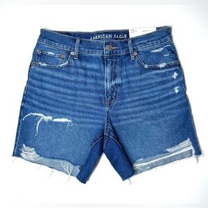 American Eagle Women’s Super High Rise
6 ‘’ Relaxed Shorts Size- 2